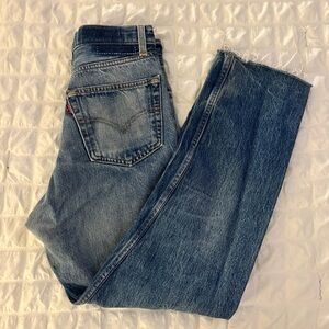 LEVIS JEANS SIZE 26-27